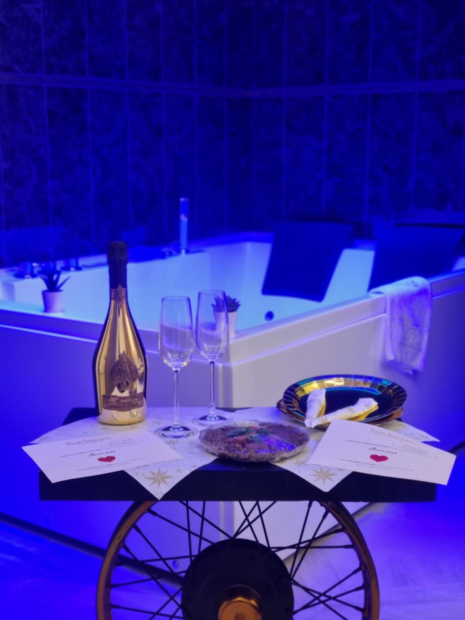 Twin Towers Naples Luxury Bed & Breakfast エクステリア 写真